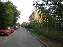 [P01] Pe dreapta, vila unde ne-am cazat după groaza 'peisajului' şi a mirosului de la Hotelul Jupiter, aflată la 3 minute de acesta, dar situată la 180 de grade din toate celelalte puncte de vedere.  » foto by adriananicoleta
 - 
<span class="allrVoted glyphicon glyphicon-heart hidden" id="av492381"></span>
<a class="m-l-10 hidden" id="sv492381" onclick="voting_Foto_DelVot(,492381,11085)" role="button">șterge vot <span class="glyphicon glyphicon-remove"></span></a>
<a id="v9492381" class=" c-red"  onclick="voting_Foto_SetVot(492381)" role="button"><span class="glyphicon glyphicon-heart-empty"></span> <b>LIKE</b> = Votează poza</a> <img class="hidden"  id="f492381W9" src="/imagini/loader.gif" border="0" /><span class="AjErrMes hidden" id="e492381ErM"></span>
