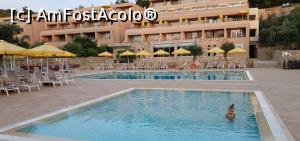 [P05] cele doua piscina cu apa dulce si clor :) Cea mica pentru copii, cea mare pentru adulti. Undeva in stanga, ascuns de umbrela de sus se afla ascuns vederii jacuzi-ul mereu defect sau murdar » foto by axel114
 - 
<span class="allrVoted glyphicon glyphicon-heart hidden" id="av1107454"></span>
<a class="m-l-10 hidden" id="sv1107454" onclick="voting_Foto_DelVot(,1107454,11139)" role="button">șterge vot <span class="glyphicon glyphicon-remove"></span></a>
<a id="v91107454" class=" c-red"  onclick="voting_Foto_SetVot(1107454)" role="button"><span class="glyphicon glyphicon-heart-empty"></span> <b>LIKE</b> = Votează poza</a> <img class="hidden"  id="f1107454W9" src="/imagini/loader.gif" border="0" /><span class="AjErrMes hidden" id="e1107454ErM"></span>
