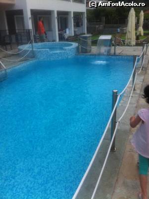 [P12] piscina adulti » foto by bianca17
 - 
<span class="allrVoted glyphicon glyphicon-heart hidden" id="av633116"></span>
<a class="m-l-10 hidden" id="sv633116" onclick="voting_Foto_DelVot(,633116,11158)" role="button">șterge vot <span class="glyphicon glyphicon-remove"></span></a>
<a id="v9633116" class=" c-red"  onclick="voting_Foto_SetVot(633116)" role="button"><span class="glyphicon glyphicon-heart-empty"></span> <b>LIKE</b> = Votează poza</a> <img class="hidden"  id="f633116W9" src="/imagini/loader.gif" border="0" /><span class="AjErrMes hidden" id="e633116ErM"></span>