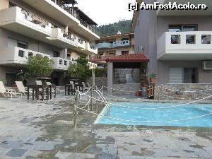 [P19] piscina copii » foto by bianca17
 - 
<span class="allrVoted glyphicon glyphicon-heart hidden" id="av633123"></span>
<a class="m-l-10 hidden" id="sv633123" onclick="voting_Foto_DelVot(,633123,11158)" role="button">șterge vot <span class="glyphicon glyphicon-remove"></span></a>
<a id="v9633123" class=" c-red"  onclick="voting_Foto_SetVot(633123)" role="button"><span class="glyphicon glyphicon-heart-empty"></span> <b>LIKE</b> = Votează poza</a> <img class="hidden"  id="f633123W9" src="/imagini/loader.gif" border="0" /><span class="AjErrMes hidden" id="e633123ErM"></span>