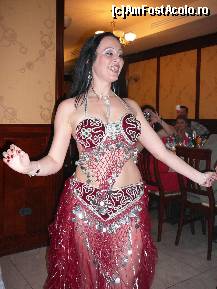 [P07] Una din dansatoarele ce au animat seara » foto by Claudiu U.
 - 
<span class="allrVoted glyphicon glyphicon-heart hidden" id="av303027"></span>
<a class="m-l-10 hidden" id="sv303027" onclick="voting_Foto_DelVot(,303027,11176)" role="button">șterge vot <span class="glyphicon glyphicon-remove"></span></a>
<a id="v9303027" class=" c-red"  onclick="voting_Foto_SetVot(303027)" role="button"><span class="glyphicon glyphicon-heart-empty"></span> <b>LIKE</b> = Votează poza</a> <img class="hidden"  id="f303027W9" src="/imagini/loader.gif" border="0" /><span class="AjErrMes hidden" id="e303027ErM"></span>