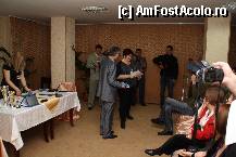 [P17] Seara premierii - @dacibeze isi primeste bucuroasa diplomele » foto by Alina53
 - 
<span class="allrVoted glyphicon glyphicon-heart hidden" id="av302853"></span>
<a class="m-l-10 hidden" id="sv302853" onclick="voting_Foto_DelVot(,302853,11176)" role="button">șterge vot <span class="glyphicon glyphicon-remove"></span></a>
<a id="v9302853" class=" c-red"  onclick="voting_Foto_SetVot(302853)" role="button"><span class="glyphicon glyphicon-heart-empty"></span> <b>LIKE</b> = Votează poza</a> <img class="hidden"  id="f302853W9" src="/imagini/loader.gif" border="0" /><span class="AjErrMes hidden" id="e302853ErM"></span>