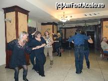 [P06] Prima 'brasoveanca' din seara de joi...deci doar incalzirea, in prim-plan amero cu Cristina65, apoi Tora, Larissa2012 iar cu spatele este Bog68 cu adri-nico » foto by ileanaxperta*
 - 
<span class="allrVoted glyphicon glyphicon-heart hidden" id="av303041"></span>
<a class="m-l-10 hidden" id="sv303041" onclick="voting_Foto_DelVot(,303041,11176)" role="button">șterge vot <span class="glyphicon glyphicon-remove"></span></a>
<a id="v9303041" class=" c-red"  onclick="voting_Foto_SetVot(303041)" role="button"><span class="glyphicon glyphicon-heart-empty"></span> <b>LIKE</b> = Votează poza</a> <img class="hidden"  id="f303041W9" src="/imagini/loader.gif" border="0" /><span class="AjErrMes hidden" id="e303041ErM"></span>