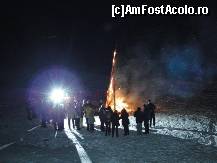 [P07] Focul de tabara, vazut din capul scarilor. Nu am mai vazut un foc de tabara atat de mare. Din cauza vantului trunchiurile au ars foarte repede, insa spectacolul oferit de scanteile care sareau a fost feeric! » foto by spezam
 - 
<span class="allrVoted glyphicon glyphicon-heart hidden" id="av302408"></span>
<a class="m-l-10 hidden" id="sv302408" onclick="voting_Foto_DelVot(,302408,11176)" role="button">șterge vot <span class="glyphicon glyphicon-remove"></span></a>
<a id="v9302408" class=" c-red"  onclick="voting_Foto_SetVot(302408)" role="button"><span class="glyphicon glyphicon-heart-empty"></span> <b>LIKE</b> = Votează poza</a> <img class="hidden"  id="f302408W9" src="/imagini/loader.gif" border="0" /><span class="AjErrMes hidden" id="e302408ErM"></span>
