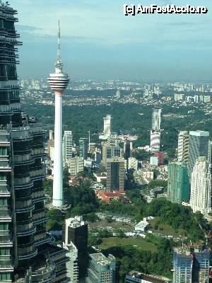 [P13] Turnul Kuala Lumpur, unul dintre cei mai inalti zgaraie-nori din lume » foto by eduardradupaul*
 - 
<span class="allrVoted glyphicon glyphicon-heart hidden" id="av410252"></span>
<a class="m-l-10 hidden" id="sv410252" onclick="voting_Foto_DelVot(,410252,11217)" role="button">șterge vot <span class="glyphicon glyphicon-remove"></span></a>
<a id="v9410252" class=" c-red"  onclick="voting_Foto_SetVot(410252)" role="button"><span class="glyphicon glyphicon-heart-empty"></span> <b>LIKE</b> = Votează poza</a> <img class="hidden"  id="f410252W9" src="/imagini/loader.gif" border="0" /><span class="AjErrMes hidden" id="e410252ErM"></span>