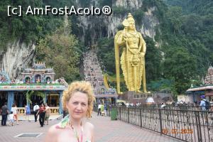 [P15] Batu Caves (in fundal) cu cele 272 trepte si statuia poleita cu aur a lordului Murugan » foto by geani anto
 - 
<span class="allrVoted glyphicon glyphicon-heart hidden" id="av910407"></span>
<a class="m-l-10 hidden" id="sv910407" onclick="voting_Foto_DelVot(,910407,11217)" role="button">șterge vot <span class="glyphicon glyphicon-remove"></span></a>
<a id="v9910407" class=" c-red"  onclick="voting_Foto_SetVot(910407)" role="button"><span class="glyphicon glyphicon-heart-empty"></span> <b>LIKE</b> = Votează poza</a> <img class="hidden"  id="f910407W9" src="/imagini/loader.gif" border="0" /><span class="AjErrMes hidden" id="e910407ErM"></span>