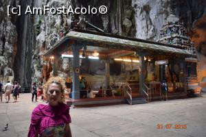 [P20] unul din altarele din interiorul batu caves » foto by geani anto
 - 
<span class="allrVoted glyphicon glyphicon-heart hidden" id="av910412"></span>
<a class="m-l-10 hidden" id="sv910412" onclick="voting_Foto_DelVot(,910412,11217)" role="button">șterge vot <span class="glyphicon glyphicon-remove"></span></a>
<a id="v9910412" class=" c-red"  onclick="voting_Foto_SetVot(910412)" role="button"><span class="glyphicon glyphicon-heart-empty"></span> <b>LIKE</b> = Votează poza</a> <img class="hidden"  id="f910412W9" src="/imagini/loader.gif" border="0" /><span class="AjErrMes hidden" id="e910412ErM"></span>