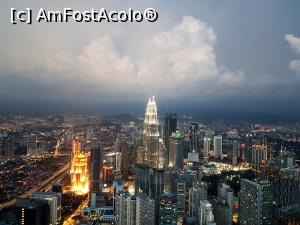 [P19] Petronas Towers vazute de pe putea de observatie Menara Tower » foto by r-Uca
 - 
<span class="allrVoted glyphicon glyphicon-heart hidden" id="av978939"></span>
<a class="m-l-10 hidden" id="sv978939" onclick="voting_Foto_DelVot(,978939,11217)" role="button">șterge vot <span class="glyphicon glyphicon-remove"></span></a>
<a id="v9978939" class=" c-red"  onclick="voting_Foto_SetVot(978939)" role="button"><span class="glyphicon glyphicon-heart-empty"></span> <b>LIKE</b> = Votează poza</a> <img class="hidden"  id="f978939W9" src="/imagini/loader.gif" border="0" /><span class="AjErrMes hidden" id="e978939ErM"></span>