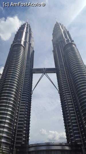 [P09] Petronas Towers abia incap in poza » foto by r-Uca
 - 
<span class="allrVoted glyphicon glyphicon-heart hidden" id="av978921"></span>
<a class="m-l-10 hidden" id="sv978921" onclick="voting_Foto_DelVot(,978921,11217)" role="button">șterge vot <span class="glyphicon glyphicon-remove"></span></a>
<a id="v9978921" class=" c-red"  onclick="voting_Foto_SetVot(978921)" role="button"><span class="glyphicon glyphicon-heart-empty"></span> <b>LIKE</b> = Votează poza</a> <img class="hidden"  id="f978921W9" src="/imagini/loader.gif" border="0" /><span class="AjErrMes hidden" id="e978921ErM"></span>
