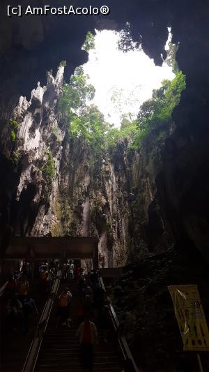 [P12] Batu Caves- urcam spre templul principal, spre ochiul de lumina naturala » foto by r-Uca
 - 
<span class="allrVoted glyphicon glyphicon-heart hidden" id="av979478"></span>
<a class="m-l-10 hidden" id="sv979478" onclick="voting_Foto_DelVot(,979478,11217)" role="button">șterge vot <span class="glyphicon glyphicon-remove"></span></a>
<a id="v9979478" class=" c-red"  onclick="voting_Foto_SetVot(979478)" role="button"><span class="glyphicon glyphicon-heart-empty"></span> <b>LIKE</b> = Votează poza</a> <img class="hidden"  id="f979478W9" src="/imagini/loader.gif" border="0" /><span class="AjErrMes hidden" id="e979478ErM"></span>