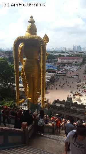 [P08] Batu Caves - aproape ca am ajuns sus » foto by r-Uca
 - 
<span class="allrVoted glyphicon glyphicon-heart hidden" id="av979472"></span>
<a class="m-l-10 hidden" id="sv979472" onclick="voting_Foto_DelVot(,979472,11217)" role="button">șterge vot <span class="glyphicon glyphicon-remove"></span></a>
<a id="v9979472" class=" c-red"  onclick="voting_Foto_SetVot(979472)" role="button"><span class="glyphicon glyphicon-heart-empty"></span> <b>LIKE</b> = Votează poza</a> <img class="hidden"  id="f979472W9" src="/imagini/loader.gif" border="0" /><span class="AjErrMes hidden" id="e979472ErM"></span>