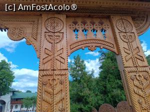 [P14] Poartă tradițională » foto by laurand
 - 
<span class="allrVoted glyphicon glyphicon-heart hidden" id="av1507703"></span>
<a class="m-l-10 hidden" id="sv1507703" onclick="voting_Foto_DelVot(,1507703,11234)" role="button">șterge vot <span class="glyphicon glyphicon-remove"></span></a>
<a id="v91507703" class=" c-red"  onclick="voting_Foto_SetVot(1507703)" role="button"><span class="glyphicon glyphicon-heart-empty"></span> <b>LIKE</b> = Votează poza</a> <img class="hidden"  id="f1507703W9" src="/imagini/loader.gif" border="0" /><span class="AjErrMes hidden" id="e1507703ErM"></span>