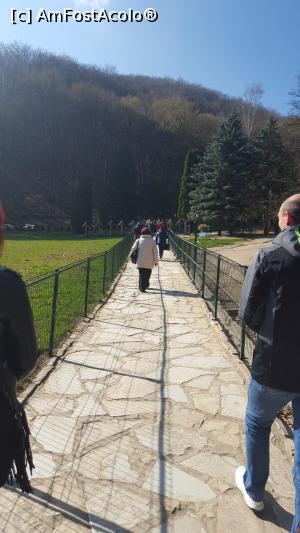 [P12] In fata pe stanga, cimitirul...  » foto by iulian68
 - 
<span class="allrVoted glyphicon glyphicon-heart hidden" id="av724781"></span>
<a class="m-l-10 hidden" id="sv724781" onclick="voting_Foto_DelVot(,724781,11234)" role="button">șterge vot <span class="glyphicon glyphicon-remove"></span></a>
<a id="v9724781" class=" c-red"  onclick="voting_Foto_SetVot(724781)" role="button"><span class="glyphicon glyphicon-heart-empty"></span> <b>LIKE</b> = Votează poza</a> <img class="hidden"  id="f724781W9" src="/imagini/loader.gif" border="0" /><span class="AjErrMes hidden" id="e724781ErM"></span>