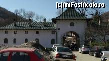 [P08] Mânăstirea Prislop - poarta. » foto by Dragoș_MD
 - 
<span class="allrVoted glyphicon glyphicon-heart hidden" id="av304591"></span>
<a class="m-l-10 hidden" id="sv304591" onclick="voting_Foto_DelVot(,304591,11234)" role="button">șterge vot <span class="glyphicon glyphicon-remove"></span></a>
<a id="v9304591" class=" c-red"  onclick="voting_Foto_SetVot(304591)" role="button"><span class="glyphicon glyphicon-heart-empty"></span> <b>LIKE</b> = Votează poza</a> <img class="hidden"  id="f304591W9" src="/imagini/loader.gif" border="0" /><span class="AjErrMes hidden" id="e304591ErM"></span>