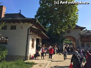 [P24] pe stanga magazinul bisericesc, in fata iesirea » foto by Dan&Ema
 - 
<span class="allrVoted glyphicon glyphicon-heart hidden" id="av627245"></span>
<a class="m-l-10 hidden" id="sv627245" onclick="voting_Foto_DelVot(,627245,11234)" role="button">șterge vot <span class="glyphicon glyphicon-remove"></span></a>
<a id="v9627245" class=" c-red"  onclick="voting_Foto_SetVot(627245)" role="button"><span class="glyphicon glyphicon-heart-empty"></span> <b>LIKE</b> = Votează poza</a> <img class="hidden"  id="f627245W9" src="/imagini/loader.gif" border="0" /><span class="AjErrMes hidden" id="e627245ErM"></span>