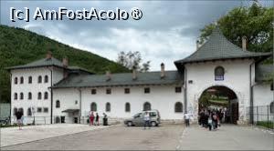 [P11] Intrarea în mănăstire » foto by Michi
 - 
<span class="allrVoted glyphicon glyphicon-heart hidden" id="av1496989"></span>
<a class="m-l-10 hidden" id="sv1496989" onclick="voting_Foto_DelVot(,1496989,11234)" role="button">șterge vot <span class="glyphicon glyphicon-remove"></span></a>
<a id="v91496989" class=" c-red"  onclick="voting_Foto_SetVot(1496989)" role="button"><span class="glyphicon glyphicon-heart-empty"></span> <b>LIKE</b> = Votează poza</a> <img class="hidden"  id="f1496989W9" src="/imagini/loader.gif" border="0" /><span class="AjErrMes hidden" id="e1496989ErM"></span>