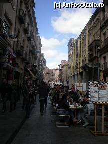 [P25] Strada piatonala care duce de la Casa de las Conchas spre Plaza Mayor, plina de terase si restaurante cu suveniruri. » foto by alinaro
 - 
<span class="allrVoted glyphicon glyphicon-heart hidden" id="av305284"></span>
<a class="m-l-10 hidden" id="sv305284" onclick="voting_Foto_DelVot(,305284,11267)" role="button">șterge vot <span class="glyphicon glyphicon-remove"></span></a>
<a id="v9305284" class=" c-red"  onclick="voting_Foto_SetVot(305284)" role="button"><span class="glyphicon glyphicon-heart-empty"></span> <b>LIKE</b> = Votează poza</a> <img class="hidden"  id="f305284W9" src="/imagini/loader.gif" border="0" /><span class="AjErrMes hidden" id="e305284ErM"></span>