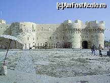 [P08] Alexandria - Fortul islamic Quaitbay, intrarea. » foto by iulianic
 - 
<span class="allrVoted glyphicon glyphicon-heart hidden" id="av305178"></span>
<a class="m-l-10 hidden" id="sv305178" onclick="voting_Foto_DelVot(,305178,11270)" role="button">șterge vot <span class="glyphicon glyphicon-remove"></span></a>
<a id="v9305178" class=" c-red"  onclick="voting_Foto_SetVot(305178)" role="button"><span class="glyphicon glyphicon-heart-empty"></span> <b>LIKE</b> = Votează poza</a> <img class="hidden"  id="f305178W9" src="/imagini/loader.gif" border="0" /><span class="AjErrMes hidden" id="e305178ErM"></span>