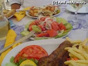 [P25] Musaca-plan departat, salata si cotlet porc-plan apropiat, vinul pe stanga » foto by dorinakiss
 - 
<span class="allrVoted glyphicon glyphicon-heart hidden" id="av538089"></span>
<a class="m-l-10 hidden" id="sv538089" onclick="voting_Foto_DelVot(,538089,11408)" role="button">șterge vot <span class="glyphicon glyphicon-remove"></span></a>
<a id="v9538089" class=" c-red"  onclick="voting_Foto_SetVot(538089)" role="button"><span class="glyphicon glyphicon-heart-empty"></span> <b>LIKE</b> = Votează poza</a> <img class="hidden"  id="f538089W9" src="/imagini/loader.gif" border="0" /><span class="AjErrMes hidden" id="e538089ErM"></span>