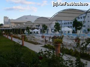 [P05] piscina cu sezzlonguri » foto by travelpoint
 - 
<span class="allrVoted glyphicon glyphicon-heart hidden" id="av476818"></span>
<a class="m-l-10 hidden" id="sv476818" onclick="voting_Foto_DelVot(,476818,11426)" role="button">șterge vot <span class="glyphicon glyphicon-remove"></span></a>
<a id="v9476818" class=" c-red"  onclick="voting_Foto_SetVot(476818)" role="button"><span class="glyphicon glyphicon-heart-empty"></span> <b>LIKE</b> = Votează poza</a> <img class="hidden"  id="f476818W9" src="/imagini/loader.gif" border="0" /><span class="AjErrMes hidden" id="e476818ErM"></span>