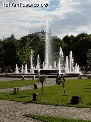[P14] Parc IOR - F&acirc;nt&acirc;na arteziană din centrul parcului Cuza » foto by Daisy Petal
 - 
<span class="allrVoted glyphicon glyphicon-heart hidden" id="av1165482"></span>
<a class="m-l-10 hidden" id="sv1165482" onclick="voting_Foto_DelVot(,1165482,11447)" role="button">șterge vot <span class="glyphicon glyphicon-remove"></span></a>
<a id="v91165482" class=" c-red"  onclick="voting_Foto_SetVot(1165482)" role="button"><span class="glyphicon glyphicon-heart-empty"></span> <b>LIKE</b> = Votează poza</a> <img class="hidden"  id="f1165482W9" src="/imagini/loader.gif" border="0" /><span class="AjErrMes hidden" id="e1165482ErM"></span>