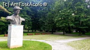 [P20] Bustul lui I.L. Caragiale - intrare &icirc;n parc din str. Baba Novac » foto by k-lator
 - 
<span class="allrVoted glyphicon glyphicon-heart hidden" id="av1231979"></span>
<a class="m-l-10 hidden" id="sv1231979" onclick="voting_Foto_DelVot(,1231979,11447)" role="button">șterge vot <span class="glyphicon glyphicon-remove"></span></a>
<a id="v91231979" class=" c-red"  onclick="voting_Foto_SetVot(1231979)" role="button"><span class="glyphicon glyphicon-heart-empty"></span> <b>LIKE</b> = Votează poza</a> <img class="hidden"  id="f1231979W9" src="/imagini/loader.gif" border="0" /><span class="AjErrMes hidden" id="e1231979ErM"></span>