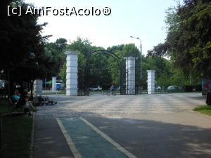 [P37] Bucuresti - Parcul Titan. Una dintre intrari. » foto by iulianic
 - 
<span class="allrVoted glyphicon glyphicon-heart hidden" id="av1303912"></span>
<a class="m-l-10 hidden" id="sv1303912" onclick="voting_Foto_DelVot(,1303912,11447)" role="button">șterge vot <span class="glyphicon glyphicon-remove"></span></a>
<a id="v91303912" class=" c-red"  onclick="voting_Foto_SetVot(1303912)" role="button"><span class="glyphicon glyphicon-heart-empty"></span> <b>LIKE</b> = Votează poza</a> <img class="hidden"  id="f1303912W9" src="/imagini/loader.gif" border="0" /><span class="AjErrMes hidden" id="e1303912ErM"></span>