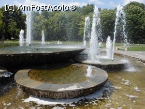 [P40] Bucuresti - Parcul Titan. Fantana Rossarium. » foto by iulianic
 - 
<span class="allrVoted glyphicon glyphicon-heart hidden" id="av1303915"></span>
<a class="m-l-10 hidden" id="sv1303915" onclick="voting_Foto_DelVot(,1303915,11447)" role="button">șterge vot <span class="glyphicon glyphicon-remove"></span></a>
<a id="v91303915" class=" c-red"  onclick="voting_Foto_SetVot(1303915)" role="button"><span class="glyphicon glyphicon-heart-empty"></span> <b>LIKE</b> = Votează poza</a> <img class="hidden"  id="f1303915W9" src="/imagini/loader.gif" border="0" /><span class="AjErrMes hidden" id="e1303915ErM"></span>