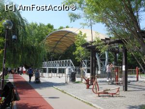 [P42] Bucuresti - Parcul Titan. Scena si aparatele de gimnastica. » foto by iulianic
 - 
<span class="allrVoted glyphicon glyphicon-heart hidden" id="av1303917"></span>
<a class="m-l-10 hidden" id="sv1303917" onclick="voting_Foto_DelVot(,1303917,11447)" role="button">șterge vot <span class="glyphicon glyphicon-remove"></span></a>
<a id="v91303917" class=" c-red"  onclick="voting_Foto_SetVot(1303917)" role="button"><span class="glyphicon glyphicon-heart-empty"></span> <b>LIKE</b> = Votează poza</a> <img class="hidden"  id="f1303917W9" src="/imagini/loader.gif" border="0" /><span class="AjErrMes hidden" id="e1303917ErM"></span>