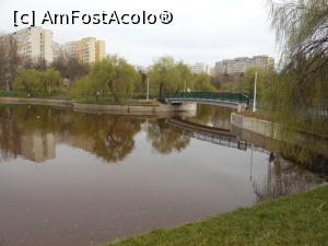 [P08] București - Parcul Morarilor. Podul peste lac. » foto by iulianic
 - 
<span class="allrVoted glyphicon glyphicon-heart hidden" id="av1358057"></span>
<a class="m-l-10 hidden" id="sv1358057" onclick="voting_Foto_DelVot(,1358057,11447)" role="button">șterge vot <span class="glyphicon glyphicon-remove"></span></a>
<a id="v91358057" class=" c-red"  onclick="voting_Foto_SetVot(1358057)" role="button"><span class="glyphicon glyphicon-heart-empty"></span> <b>LIKE</b> = Votează poza</a> <img class="hidden"  id="f1358057W9" src="/imagini/loader.gif" border="0" /><span class="AjErrMes hidden" id="e1358057ErM"></span>