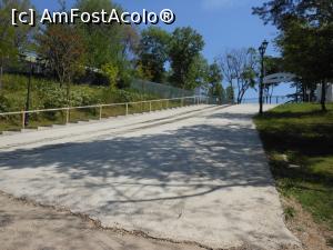 [P02] București - Parcul Sticlăriei. La intrare, singura porțiune betonată. » foto by iulianic
 - 
<span class="allrVoted glyphicon glyphicon-heart hidden" id="av1362054"></span>
<a class="m-l-10 hidden" id="sv1362054" onclick="voting_Foto_DelVot(,1362054,11447)" role="button">șterge vot <span class="glyphicon glyphicon-remove"></span></a>
<a id="v91362054" class=" c-red"  onclick="voting_Foto_SetVot(1362054)" role="button"><span class="glyphicon glyphicon-heart-empty"></span> <b>LIKE</b> = Votează poza</a> <img class="hidden"  id="f1362054W9" src="/imagini/loader.gif" border="0" /><span class="AjErrMes hidden" id="e1362054ErM"></span>