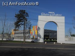 [P01] București - Parcul 'Tudor Arghezi'. Intrarea de l&acirc;ngă parcarea supraetajată. » foto by iulianic
 - 
<span class="allrVoted glyphicon glyphicon-heart hidden" id="av1422775"></span>
<a class="m-l-10 hidden" id="sv1422775" onclick="voting_Foto_DelVot(,1422775,11447)" role="button">șterge vot <span class="glyphicon glyphicon-remove"></span></a>
<a id="v91422775" class=" c-red"  onclick="voting_Foto_SetVot(1422775)" role="button"><span class="glyphicon glyphicon-heart-empty"></span> <b>LIKE</b> = Votează poza</a> <img class="hidden"  id="f1422775W9" src="/imagini/loader.gif" border="0" /><span class="AjErrMes hidden" id="e1422775ErM"></span>