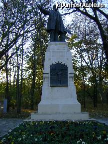 [P02] Statuia lui C.Istrati fondator al Parcului Carol. » foto by ninaa
 - 
<span class="allrVoted glyphicon glyphicon-heart hidden" id="av158566"></span>
<a class="m-l-10 hidden" id="sv158566" onclick="voting_Foto_DelVot(,158566,11447)" role="button">șterge vot <span class="glyphicon glyphicon-remove"></span></a>
<a id="v9158566" class=" c-red"  onclick="voting_Foto_SetVot(158566)" role="button"><span class="glyphicon glyphicon-heart-empty"></span> <b>LIKE</b> = Votează poza</a> <img class="hidden"  id="f158566W9" src="/imagini/loader.gif" border="0" /><span class="AjErrMes hidden" id="e158566ErM"></span>