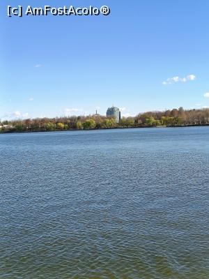 [P14] Clădirea TVR și Charles de Gaulle Plaza. » foto by tata123 🔱
 - 
<span class="allrVoted glyphicon glyphicon-heart hidden" id="av1358750"></span>
<a class="m-l-10 hidden" id="sv1358750" onclick="voting_Foto_DelVot(,1358750,11447)" role="button">șterge vot <span class="glyphicon glyphicon-remove"></span></a>
<a id="v91358750" class=" c-red"  onclick="voting_Foto_SetVot(1358750)" role="button"><span class="glyphicon glyphicon-heart-empty"></span> <b>LIKE</b> = Votează poza</a> <img class="hidden"  id="f1358750W9" src="/imagini/loader.gif" border="0" /><span class="AjErrMes hidden" id="e1358750ErM"></span>