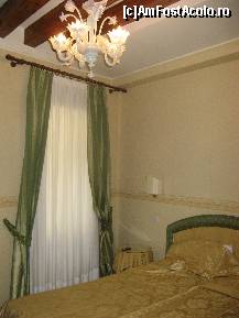 [P04] Una din camerele duble din Hotel Da Bruno » foto by vlado2
 - 
<span class="allrVoted glyphicon glyphicon-heart hidden" id="av312345"></span>
<a class="m-l-10 hidden" id="sv312345" onclick="voting_Foto_DelVot(,312345,11451)" role="button">șterge vot <span class="glyphicon glyphicon-remove"></span></a>
<a id="v9312345" class=" c-red"  onclick="voting_Foto_SetVot(312345)" role="button"><span class="glyphicon glyphicon-heart-empty"></span> <b>LIKE</b> = Votează poza</a> <img class="hidden"  id="f312345W9" src="/imagini/loader.gif" border="0" /><span class="AjErrMes hidden" id="e312345ErM"></span>