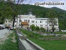 [P01] Manastirea Bistrita - Valcea. Intrarea in incinta. » foto by iulianic
 - 
<span class="allrVoted glyphicon glyphicon-heart hidden" id="av312477"></span>
<a class="m-l-10 hidden" id="sv312477" onclick="voting_Foto_DelVot(,312477,11453)" role="button">șterge vot <span class="glyphicon glyphicon-remove"></span></a>
<a id="v9312477" class=" c-red"  onclick="voting_Foto_SetVot(312477)" role="button"><span class="glyphicon glyphicon-heart-empty"></span> <b>LIKE</b> = Votează poza</a> <img class="hidden"  id="f312477W9" src="/imagini/loader.gif" border="0" /><span class="AjErrMes hidden" id="e312477ErM"></span>