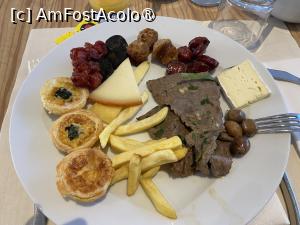 [P37] Tryp Lisboa Caparica Mar - la cină » foto by nicole33
 - 
<span class="allrVoted glyphicon glyphicon-heart hidden" id="av1475279"></span>
<a class="m-l-10 hidden" id="sv1475279" onclick="voting_Foto_DelVot(,1475279,11454)" role="button">șterge vot <span class="glyphicon glyphicon-remove"></span></a>
<a id="v91475279" class=" c-red"  onclick="voting_Foto_SetVot(1475279)" role="button"><span class="glyphicon glyphicon-heart-empty"></span> <b>LIKE</b> = Votează poza</a> <img class="hidden"  id="f1475279W9" src="/imagini/loader.gif" border="0" /><span class="AjErrMes hidden" id="e1475279ErM"></span>