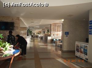 [P05] Holul hotelului spre restaurant » foto by rora
 - 
<span class="allrVoted glyphicon glyphicon-heart hidden" id="av919414"></span>
<a class="m-l-10 hidden" id="sv919414" onclick="voting_Foto_DelVot(,919414,11454)" role="button">șterge vot <span class="glyphicon glyphicon-remove"></span></a>
<a id="v9919414" class=" c-red"  onclick="voting_Foto_SetVot(919414)" role="button"><span class="glyphicon glyphicon-heart-empty"></span> <b>LIKE</b> = Votează poza</a> <img class="hidden"  id="f919414W9" src="/imagini/loader.gif" border="0" /><span class="AjErrMes hidden" id="e919414ErM"></span>