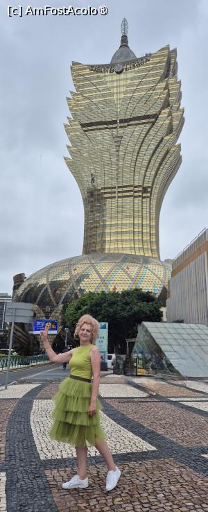 [P04] Vizavi de Casino Lisboa se afla Grand Lisboa, cu 47 de etaje, este una dintre cele mai inalte cladiri din Macao, avand 261 de metri inaltime. Este format dintr-un cazinou, un hotel si diverse restaurante. » foto by geani anto
 - 
<span class="allrVoted glyphicon glyphicon-heart hidden" id="av1524610"></span>
<a class="m-l-10 hidden" id="sv1524610" onclick="voting_Foto_DelVot(,1524610,11464)" role="button">șterge vot <span class="glyphicon glyphicon-remove"></span></a>
<a id="v91524610" class=" c-red"  onclick="voting_Foto_SetVot(1524610)" role="button"><span class="glyphicon glyphicon-heart-empty"></span> <b>LIKE</b> = Votează poza</a> <img class="hidden"  id="f1524610W9" src="/imagini/loader.gif" border="0" /><span class="AjErrMes hidden" id="e1524610ErM"></span>