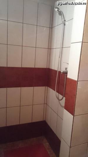 [P02] Duşul despărţit puţin de baie, ţinând loc de cabină » foto by cloverina
 - 
<span class="allrVoted glyphicon glyphicon-heart hidden" id="av563790"></span>
<a class="m-l-10 hidden" id="sv563790" onclick="voting_Foto_DelVot(,563790,11492)" role="button">șterge vot <span class="glyphicon glyphicon-remove"></span></a>
<a id="v9563790" class=" c-red"  onclick="voting_Foto_SetVot(563790)" role="button"><span class="glyphicon glyphicon-heart-empty"></span> <b>LIKE</b> = Votează poza</a> <img class="hidden"  id="f563790W9" src="/imagini/loader.gif" border="0" /><span class="AjErrMes hidden" id="e563790ErM"></span>