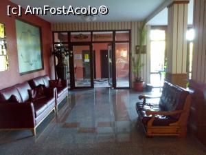 [P14] Holul si intrarea la restaurant » foto by Yoda
 - 
<span class="allrVoted glyphicon glyphicon-heart hidden" id="av1279110"></span>
<a class="m-l-10 hidden" id="sv1279110" onclick="voting_Foto_DelVot(,1279110,11565)" role="button">șterge vot <span class="glyphicon glyphicon-remove"></span></a>
<a id="v91279110" class=" c-red"  onclick="voting_Foto_SetVot(1279110)" role="button"><span class="glyphicon glyphicon-heart-empty"></span> <b>LIKE</b> = Votează poza</a> <img class="hidden"  id="f1279110W9" src="/imagini/loader.gif" border="0" /><span class="AjErrMes hidden" id="e1279110ErM"></span>