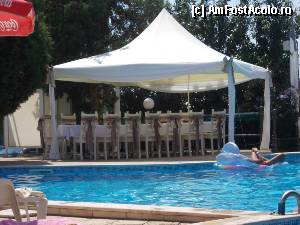 [P13] Briz 2 Hotel - masa mirilor. N-am mai scris în impresii - la restaurant se organizează nunţi, aniversări etc. Nu am fost deranjaţi de zgomot, terminau repede.  :)  » foto by Dragoș_MD
 - 
<span class="allrVoted glyphicon glyphicon-heart hidden" id="av342107"></span>
<a class="m-l-10 hidden" id="sv342107" onclick="voting_Foto_DelVot(,342107,11650)" role="button">șterge vot <span class="glyphicon glyphicon-remove"></span></a>
<a id="v9342107" class=" c-red"  onclick="voting_Foto_SetVot(342107)" role="button"><span class="glyphicon glyphicon-heart-empty"></span> <b>LIKE</b> = Votează poza</a> <img class="hidden"  id="f342107W9" src="/imagini/loader.gif" border="0" /><span class="AjErrMes hidden" id="e342107ErM"></span>