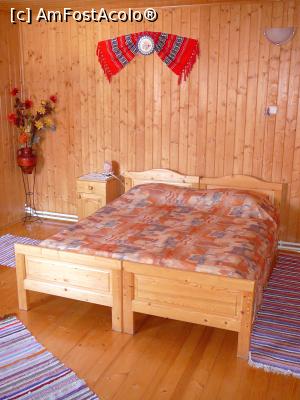 [P10] Interiorul camere din cabană » foto by Claudiu U.
 - 
<span class="allrVoted glyphicon glyphicon-heart hidden" id="av931436"></span>
<a class="m-l-10 hidden" id="sv931436" onclick="voting_Foto_DelVot(,931436,11651)" role="button">șterge vot <span class="glyphicon glyphicon-remove"></span></a>
<a id="v9931436" class=" c-red"  onclick="voting_Foto_SetVot(931436)" role="button"><span class="glyphicon glyphicon-heart-empty"></span> <b>LIKE</b> = Votează poza</a> <img class="hidden"  id="f931436W9" src="/imagini/loader.gif" border="0" /><span class="AjErrMes hidden" id="e931436ErM"></span>