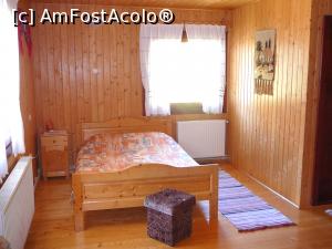 [P11] Interiorul camerei din cabană - în dreapta este uşa la baie » foto by Claudiu U.
 - 
<span class="allrVoted glyphicon glyphicon-heart hidden" id="av931437"></span>
<a class="m-l-10 hidden" id="sv931437" onclick="voting_Foto_DelVot(,931437,11651)" role="button">șterge vot <span class="glyphicon glyphicon-remove"></span></a>
<a id="v9931437" class=" c-red"  onclick="voting_Foto_SetVot(931437)" role="button"><span class="glyphicon glyphicon-heart-empty"></span> <b>LIKE</b> = Votează poza</a> <img class="hidden"  id="f931437W9" src="/imagini/loader.gif" border="0" /><span class="AjErrMes hidden" id="e931437ErM"></span>