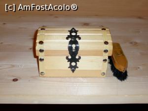 [P14] În dulap am găsit o trusă de întreţinere a hainelor » foto by Claudiu U.
 - 
<span class="allrVoted glyphicon glyphicon-heart hidden" id="av931440"></span>
<a class="m-l-10 hidden" id="sv931440" onclick="voting_Foto_DelVot(,931440,11651)" role="button">șterge vot <span class="glyphicon glyphicon-remove"></span></a>
<a id="v9931440" class=" c-red"  onclick="voting_Foto_SetVot(931440)" role="button"><span class="glyphicon glyphicon-heart-empty"></span> <b>LIKE</b> = Votează poza</a> <img class="hidden"  id="f931440W9" src="/imagini/loader.gif" border="0" /><span class="AjErrMes hidden" id="e931440ErM"></span>