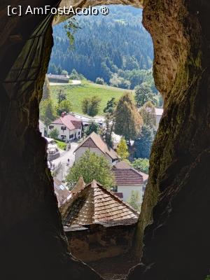 [P65] Vedere din peștera castelului Predjama » foto by crismis
 - 
<span class="allrVoted glyphicon glyphicon-heart hidden" id="av1502534"></span>
<a class="m-l-10 hidden" id="sv1502534" onclick="voting_Foto_DelVot(,1502534,11696)" role="button">șterge vot <span class="glyphicon glyphicon-remove"></span></a>
<a id="v91502534" class=" c-red"  onclick="voting_Foto_SetVot(1502534)" role="button"><span class="glyphicon glyphicon-heart-empty"></span> <b>LIKE</b> = Votează poza</a> <img class="hidden"  id="f1502534W9" src="/imagini/loader.gif" border="0" /><span class="AjErrMes hidden" id="e1502534ErM"></span>