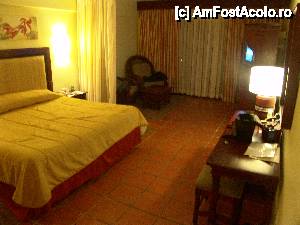 [P09] aceasta era camera noastra atunci cand am intrat. 15 grade inauntru si ei neziceau ice-ice si erau asa mandrii de ei. apoi am spus k nu suntem rusi, ne place caldura » foto by Marinescu Ana*
 - 
<span class="allrVoted glyphicon glyphicon-heart hidden" id="av478981"></span>
<a class="m-l-10 hidden" id="sv478981" onclick="voting_Foto_DelVot(,478981,11752)" role="button">șterge vot <span class="glyphicon glyphicon-remove"></span></a>
<a id="v9478981" class=" c-red"  onclick="voting_Foto_SetVot(478981)" role="button"><span class="glyphicon glyphicon-heart-empty"></span> <b>LIKE</b> = Votează poza</a> <img class="hidden"  id="f478981W9" src="/imagini/loader.gif" border="0" /><span class="AjErrMes hidden" id="e478981ErM"></span>