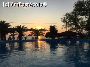 [P02] Apus de soare la piscina hotelului » foto by Gabriela P.
 - 
<span class="allrVoted glyphicon glyphicon-heart hidden" id="av1192877"></span>
<a class="m-l-10 hidden" id="sv1192877" onclick="voting_Foto_DelVot(,1192877,11788)" role="button">șterge vot <span class="glyphicon glyphicon-remove"></span></a>
<a id="v91192877" class=" c-red"  onclick="voting_Foto_SetVot(1192877)" role="button"><span class="glyphicon glyphicon-heart-empty"></span> <b>LIKE</b> = Votează poza</a> <img class="hidden"  id="f1192877W9" src="/imagini/loader.gif" border="0" /><span class="AjErrMes hidden" id="e1192877ErM"></span>
