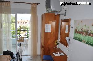 [P06] Camera e destul de spatioasa fata de standardul local.  » foto by giximan
 - 
<span class="allrVoted glyphicon glyphicon-heart hidden" id="av511213"></span>
<a class="m-l-10 hidden" id="sv511213" onclick="voting_Foto_DelVot(,511213,11789)" role="button">șterge vot <span class="glyphicon glyphicon-remove"></span></a>
<a id="v9511213" class=" c-red"  onclick="voting_Foto_SetVot(511213)" role="button"><span class="glyphicon glyphicon-heart-empty"></span> <b>LIKE</b> = Votează poza</a> <img class="hidden"  id="f511213W9" src="/imagini/loader.gif" border="0" /><span class="AjErrMes hidden" id="e511213ErM"></span>