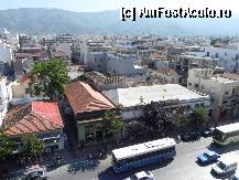 [P01] Vedere din balcon catre strada din fata hotelului. Paralel cu aceasta strada, 2 strazi mai in fata, este principala strada comerciala a orasului. Paralel cu ea, dar 2 strazi mai in spate, este strada de linga mare si port.  » foto by abancor
 - 
<span class="allrVoted glyphicon glyphicon-heart hidden" id="av336519"></span>
<a class="m-l-10 hidden" id="sv336519" onclick="voting_Foto_DelVot(,336519,11849)" role="button">șterge vot <span class="glyphicon glyphicon-remove"></span></a>
<a id="v9336519" class=" c-red"  onclick="voting_Foto_SetVot(336519)" role="button"><span class="glyphicon glyphicon-heart-empty"></span> <b>LIKE</b> = Votează poza</a> <img class="hidden"  id="f336519W9" src="/imagini/loader.gif" border="0" /><span class="AjErrMes hidden" id="e336519ErM"></span>